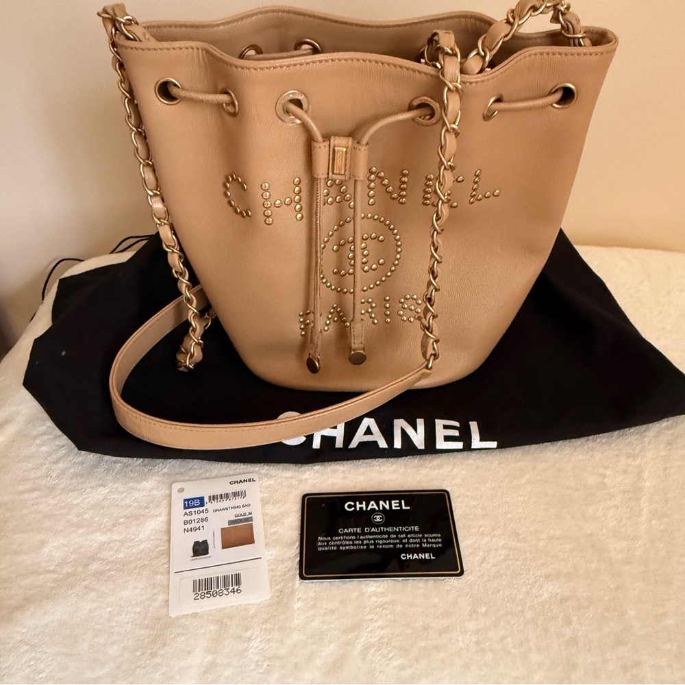 Chanel Tan 2019 Deauville Bucket Bag - Picture 14 of 16
